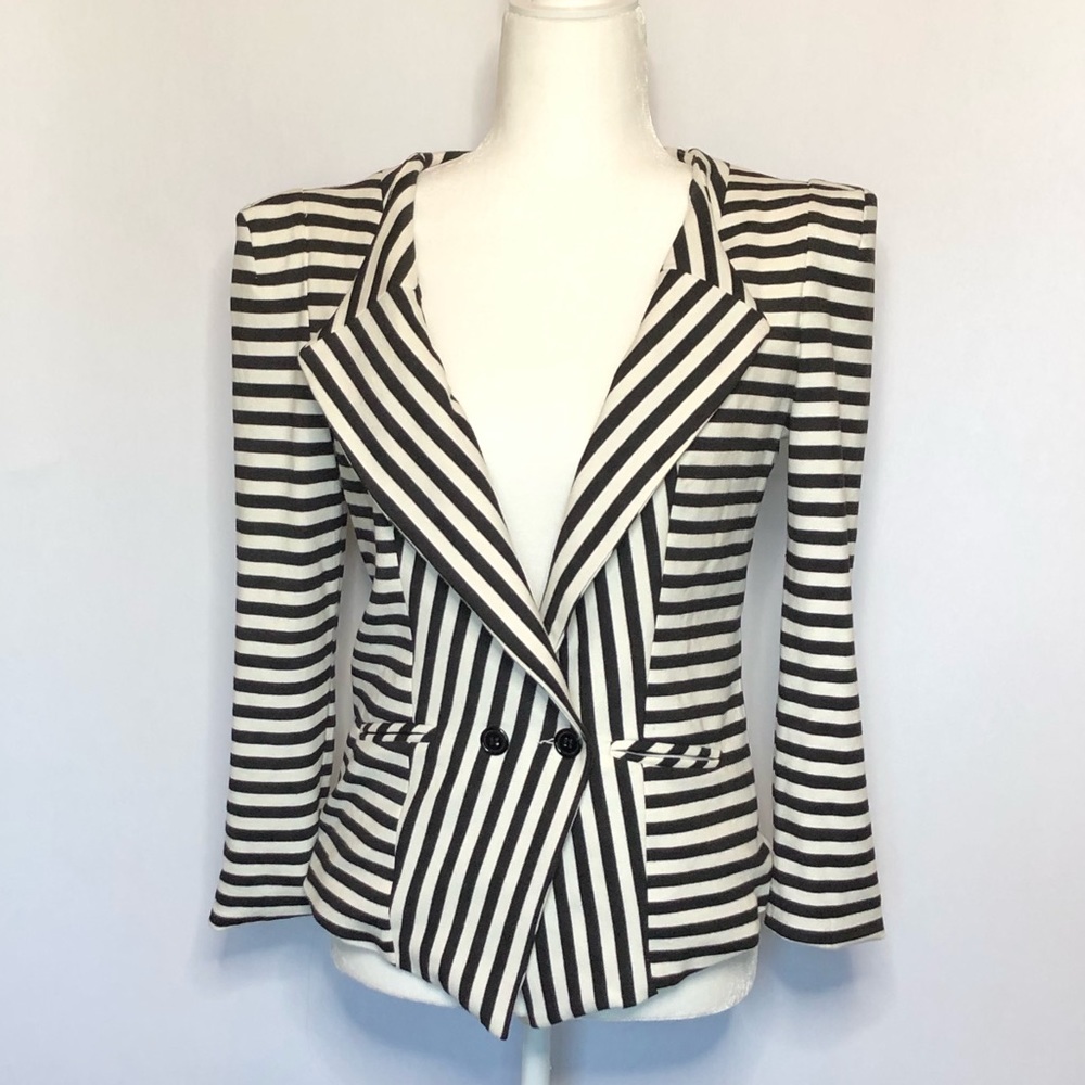 ➕GORGEOUS BLACK&WHITE STRIPE BLAZER